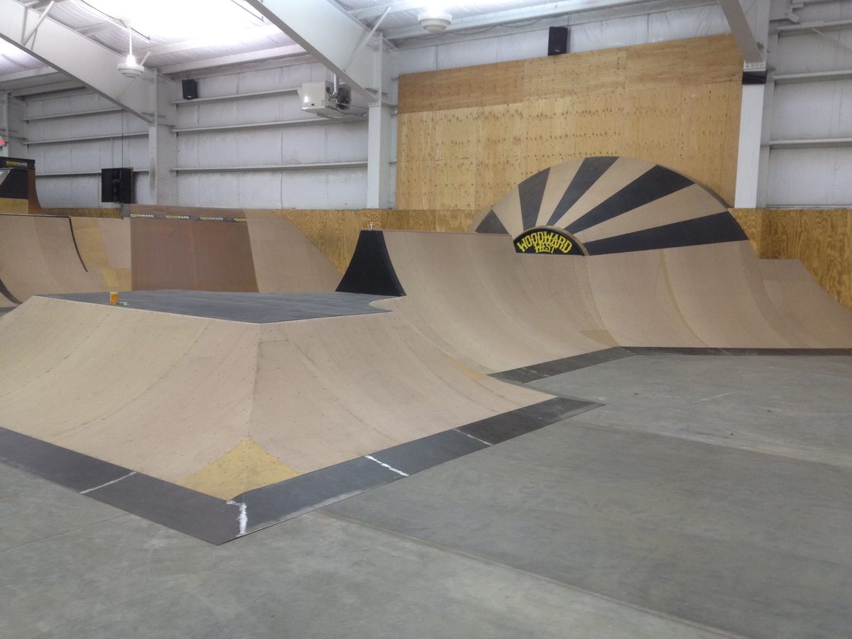 室内 BMX 与滑板训练场地结构